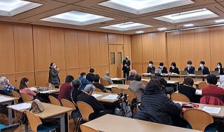 「マイナ保険証」は不安がいっぱい。紙の保険証を継続しろ! 維新を手先にした高市政権の医療費削減を許すな!(11月21日 東大阪市に対して、国保と健康を守る会、荒本支部が要求闘争)